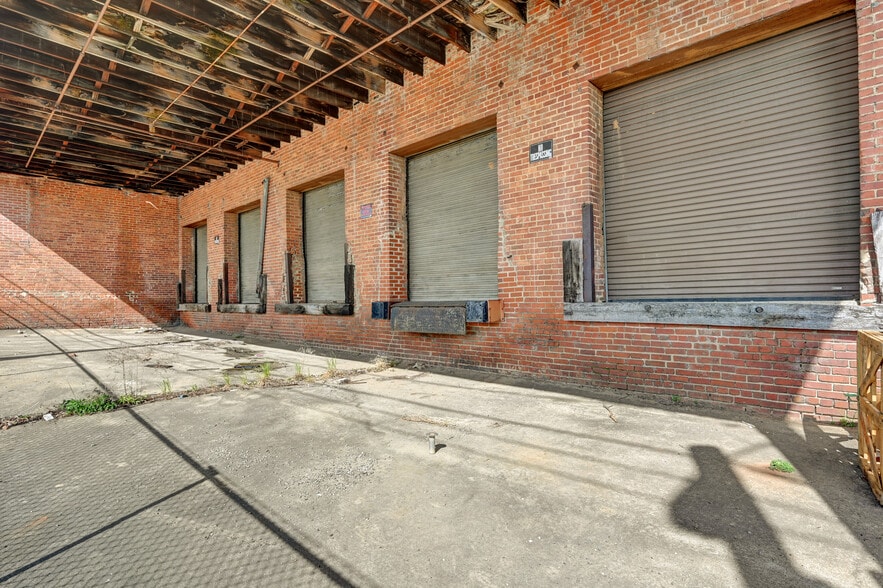 More Photos Of 916 Patterson Ave, Winston-Salem Warehouse For Sale