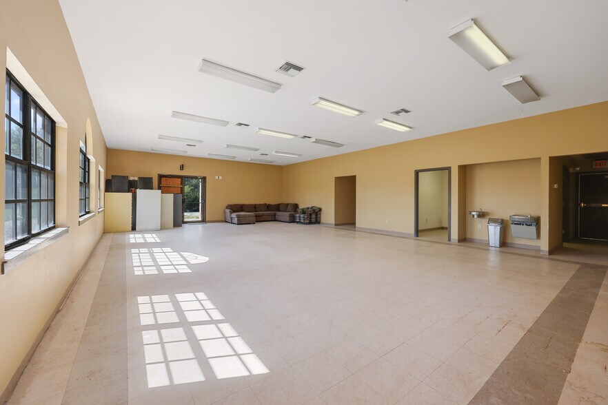 More Photos Of 22705 134th, Raiford Office For Sale