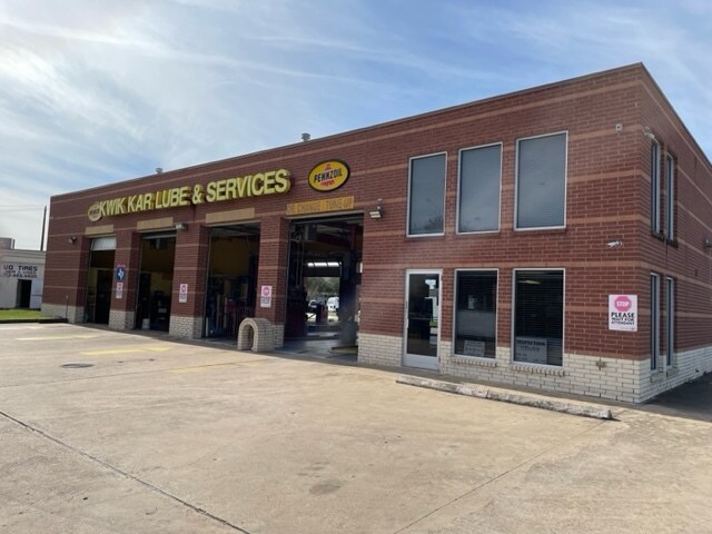 More Photos Of 12250 S Gessner Dr, Houston Auto Repair For Sale