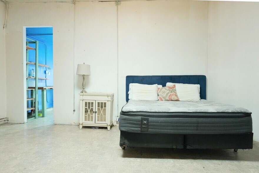 More Photos Of 4862 Venice Blvd, Los Angeles Storefront Retail Residential For Lease