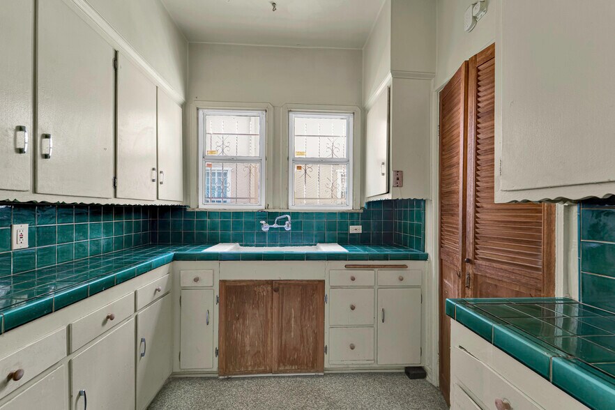 More Photos Of 1245 S Crescent Heights Blvd, Los Angeles Multifamily For Sale