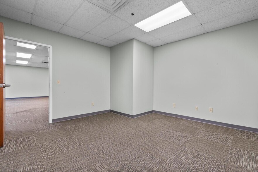 More Photos Of 362 Industrial Park Rd, Middletown Warehouse For Sale