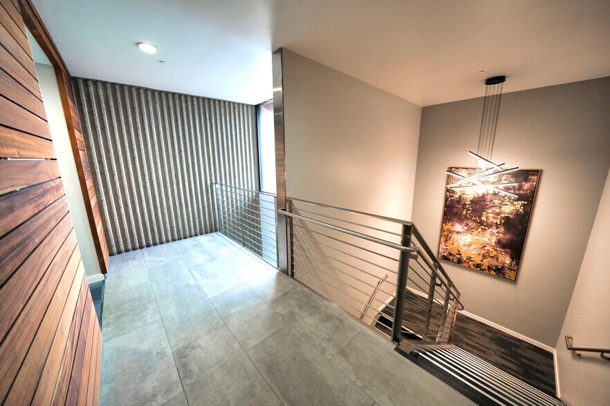 More Photos Of 18008 Skypark Cir, Irvine Loft Creative Space For Lease