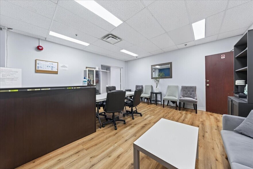 More Photos Of 1550 S Gateway Rd, Mississauga Office For Sale