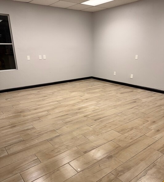 More Photos Of 2101 N Country Club Rd, Tucson Office For Lease