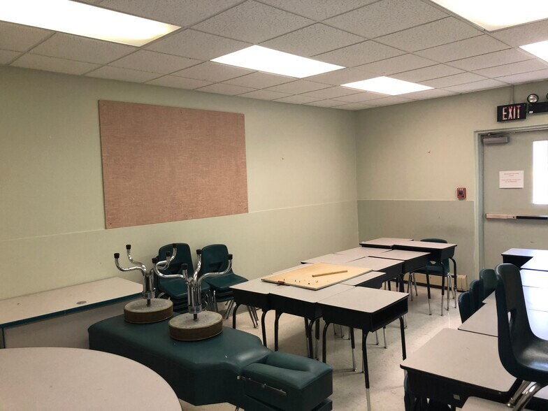 More Photos Of 2966 Crompond Rd, Yorktown Heights Schools For Lease