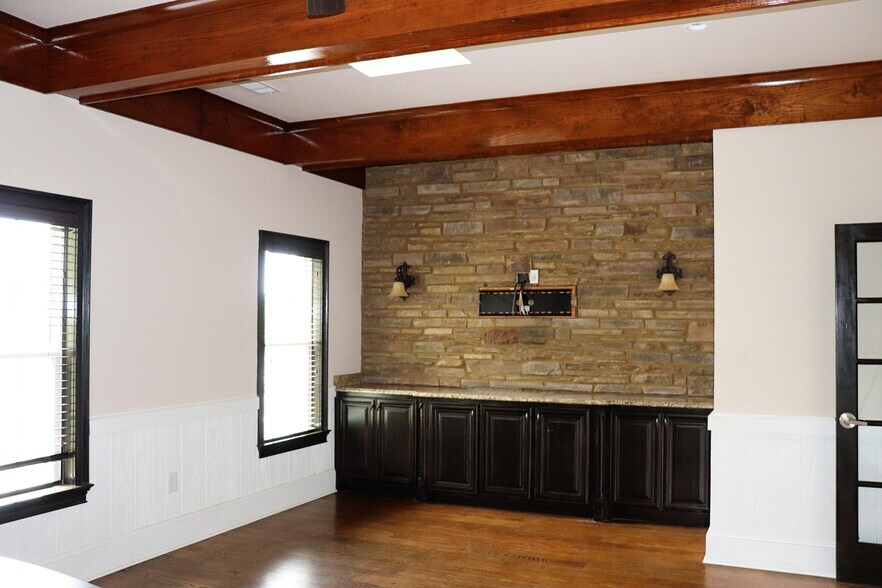 More Photos Of 2550 Northside Xing, Macon-Bibb Office For Lease