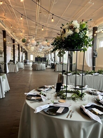 More Photos Of 200 Sixth St, Fort Wayne Showroom For Sale