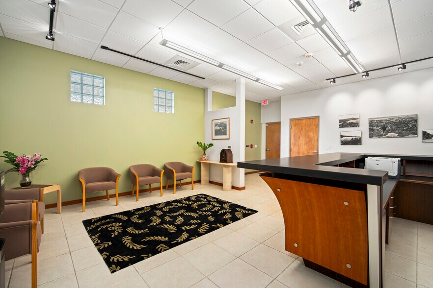More Photos Of 3113 Olu St, Honolulu Office For Sale