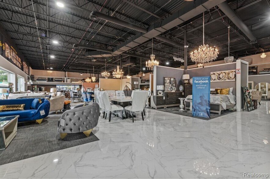 More Photos Of 29901 Ford Rd, Garden City Storefront For Lease