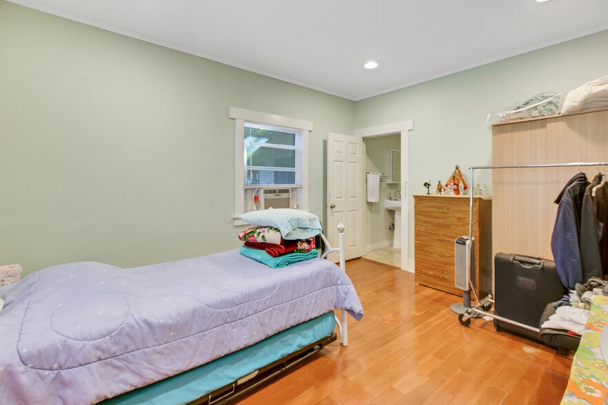 More Photos Of 1562 N Lake Ave, Pasadena Apartments For Sale