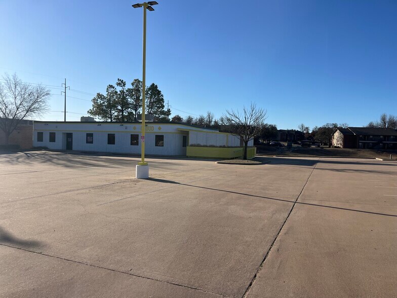 Primary Photo Of 2100 E 2nd St, Edmond Freestanding For Lease