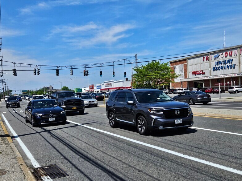 More Photos Of 3056-3068 Hempstead Tpke, Levittown General Retail For Lease