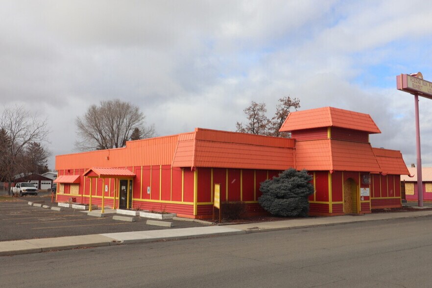 Primary Photo Of 2425 Oak St, Baker City Restaurant For Sale