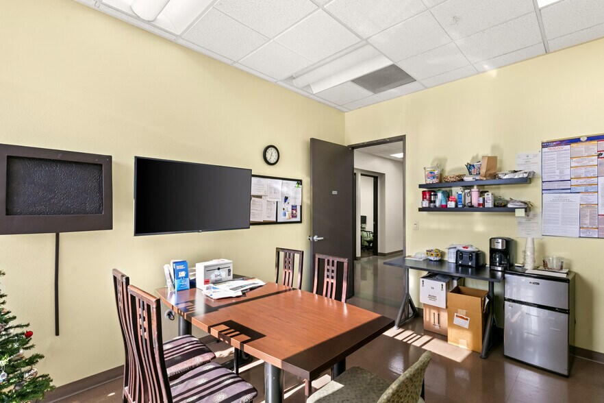 More Photos Of 7170 Smoke Ranch Rd, Las Vegas Office For Lease