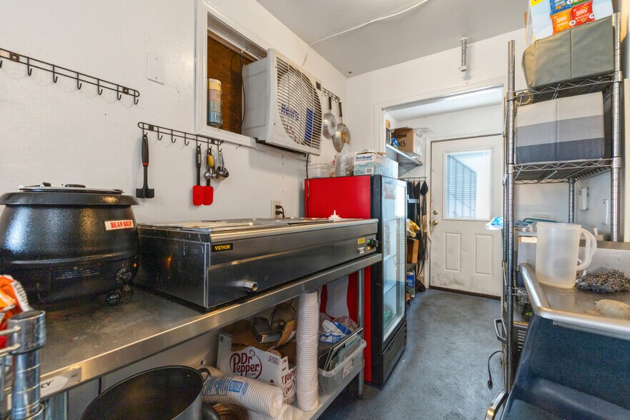 More Photos Of 1414 Oregon Ave, Klamath Falls Office For Sale