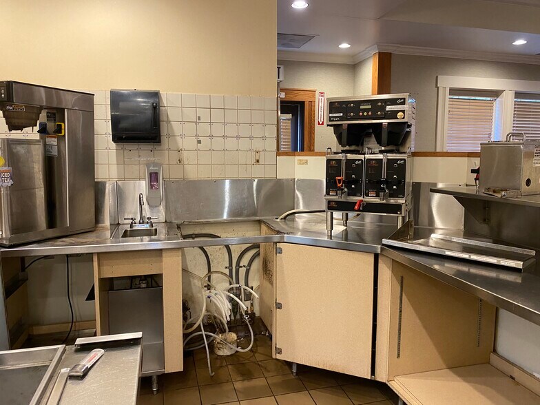 More Photos Of 2199 Riverside Dr, Columbus Restaurant For Lease