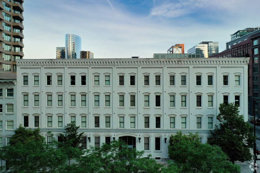 More Photos Of 607 W Fulton St, Chicago Loft Creative Space For Lease