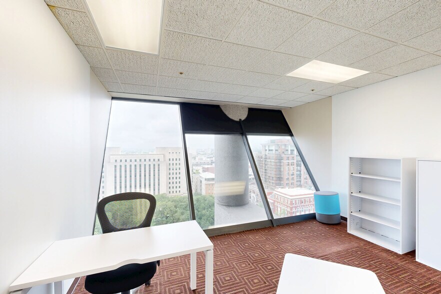 More Photos Of 650 Poydras St, New Orleans Coworking Space