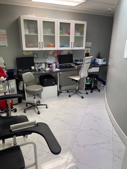 More Photos Of 1400 NE Miami Gardens Dr, Miami Medical For Lease