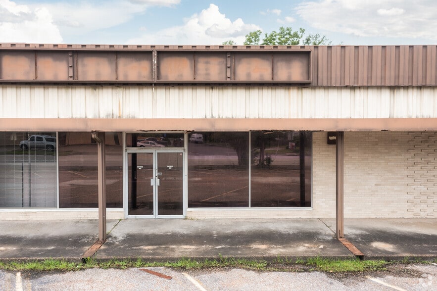 More Photos Of 1319 N Pruett St, Baytown Office For Sale