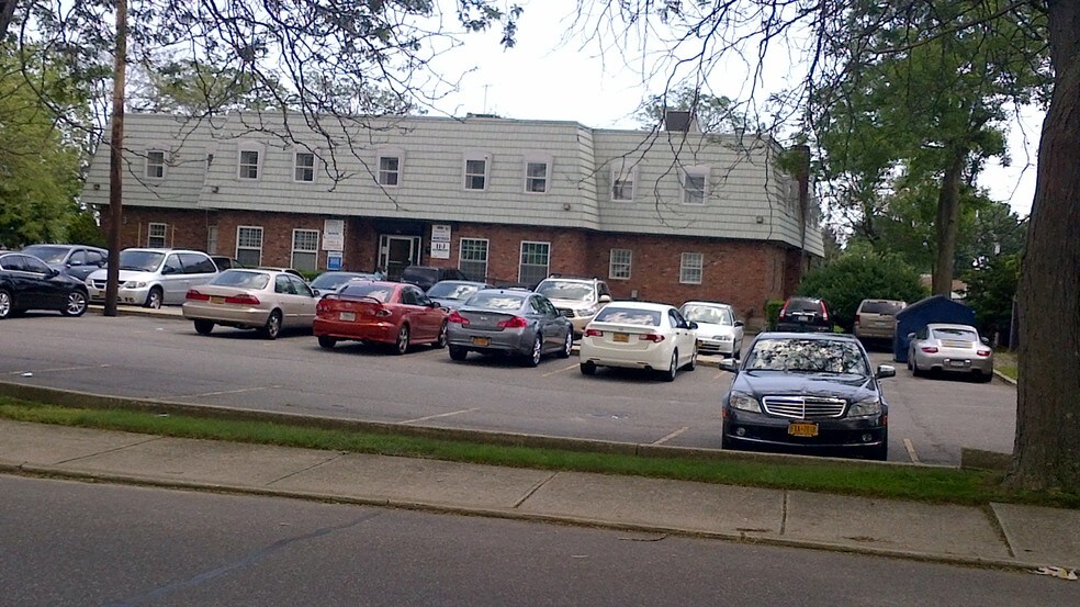 Primary Photo Of 393 Sunrise Hwy, West Babylon Medical For Lease