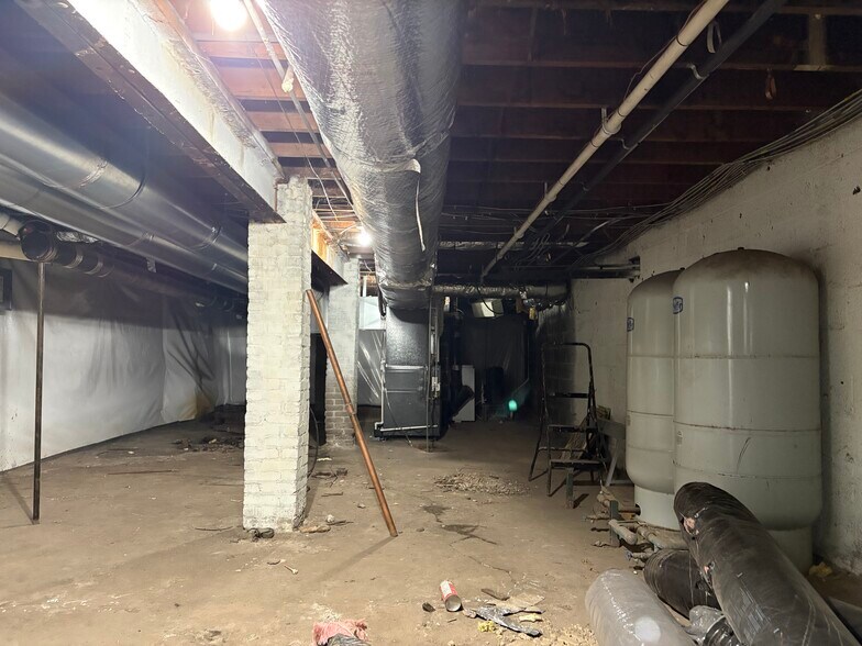 More Photos Of 2301 W Superior St, Duluth Storefront Retail Residential For Sale