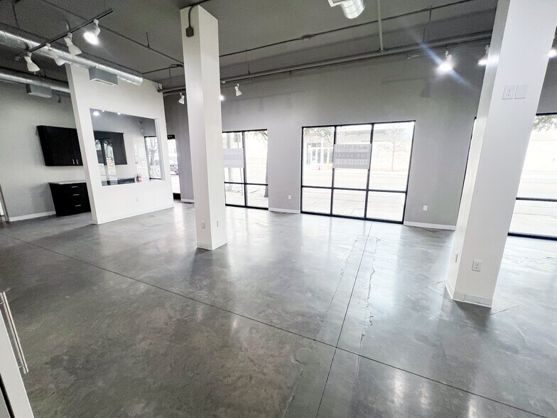 More Photos Of 100 N Main St, Midland Apartments For Lease