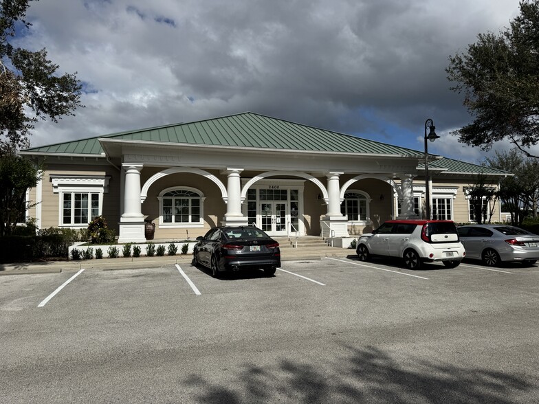 Primary Photo Of 2400 Hooks St, Clermont Medical For Lease