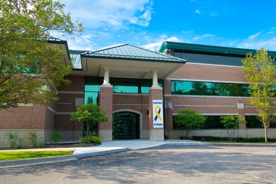 More Photos Of 8031 Ortonville Rd, Clarkston Office For Lease