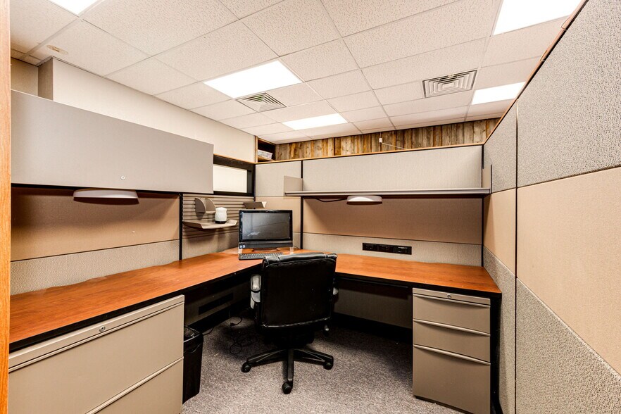 More Photos Of 228 Comanche St, Kiowa Office For Sale