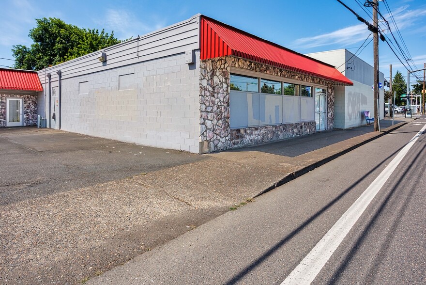 More Photos Of 10234 NE Glisan St, Portland Freestanding For Lease