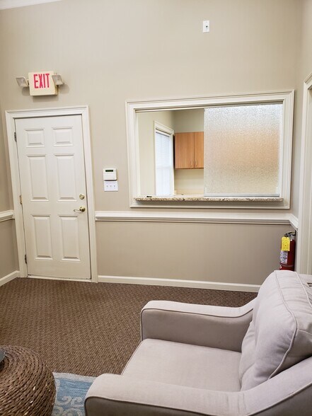 More Photos Of 2230 Towne Lake Pky, Woodstock Medical For Lease