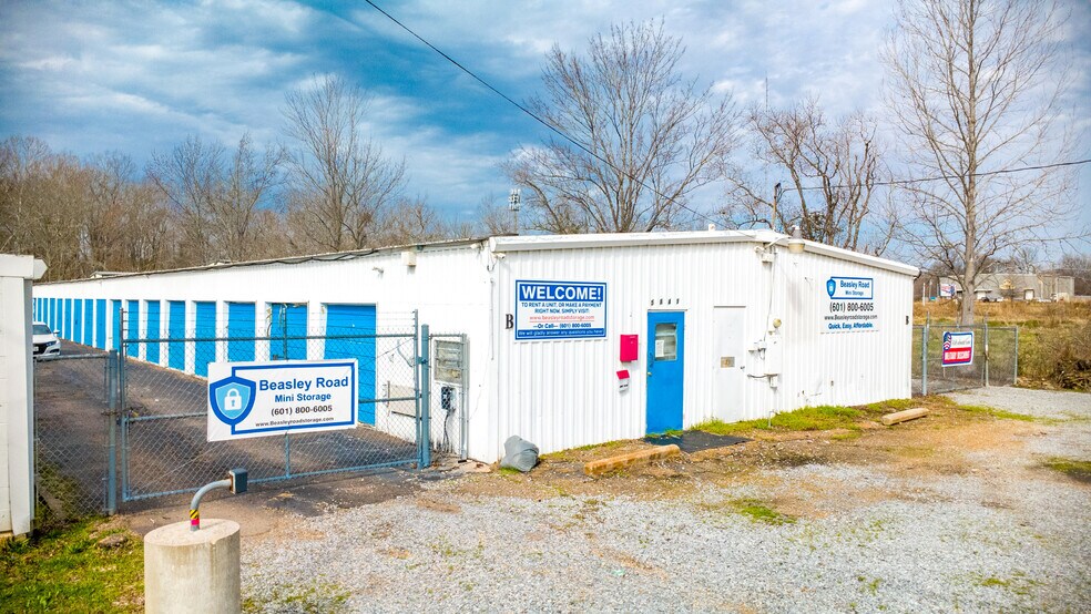 More Photos Of 5849 N Commerce Plz, Jackson Self Storage For Sale