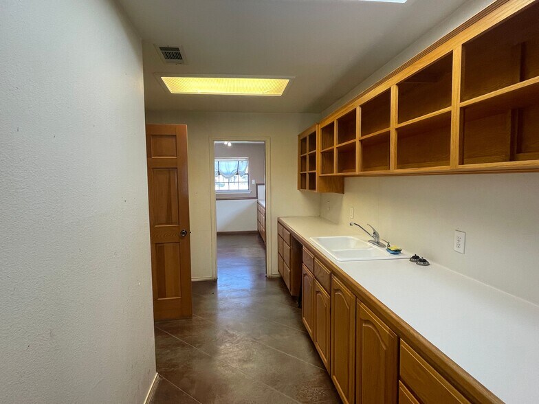 More Photos Of 1312 N US Highway 281, Lampasas Healthcare For Sale