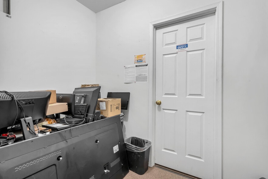 More Photos Of 1565 Kisker Rd, Saint Charles Office For Sale