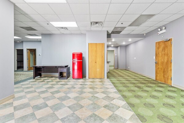 More Photos Of 501-565 N Wolf Rd, Wheeling Warehouse For Sale