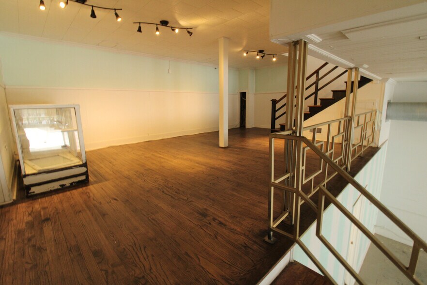 More Photos Of 113 W Fisher St, Salisbury Storefront Retail Office For Lease