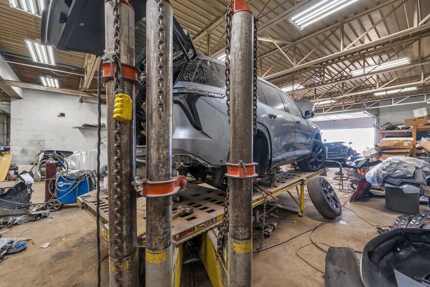 More Photos Of 29300 Goddard Rd, Romulus Manufacturing For Sale