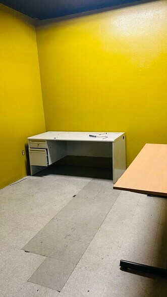 More Photos Of 11500-11510 E Whittier Blvd, Whittier Storefront For Lease