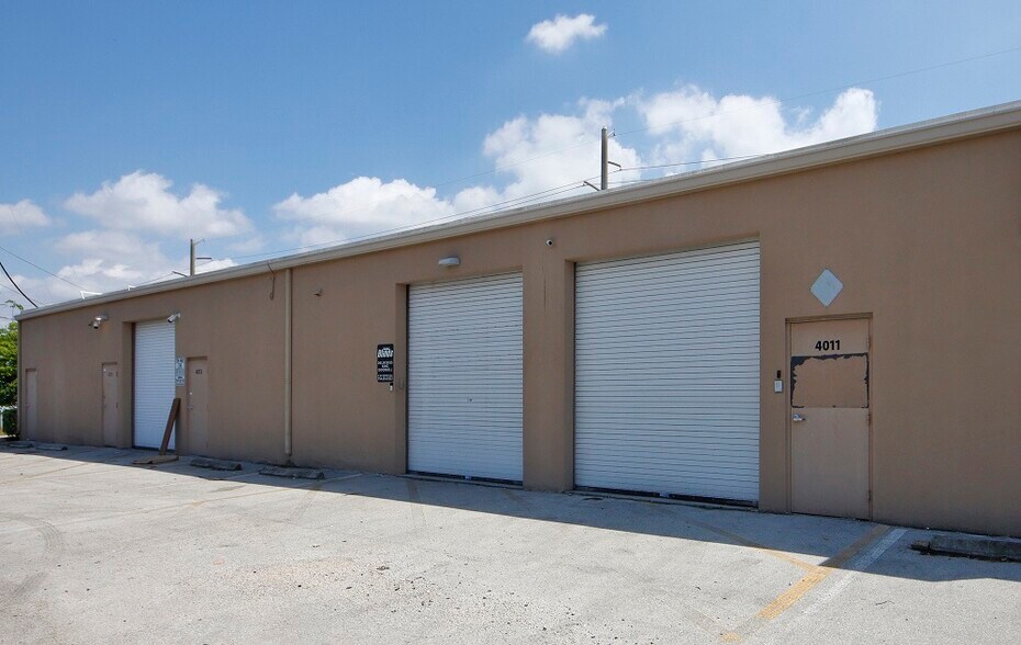 More Photos Of 4003-4015 NE 6th Ave, Oakland Park Warehouse For Lease