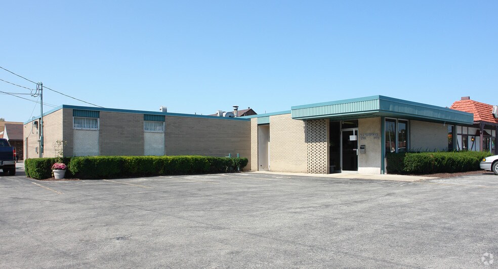 Primary Photo Of 2900 Belmont Ave, Youngstown Office For Sale