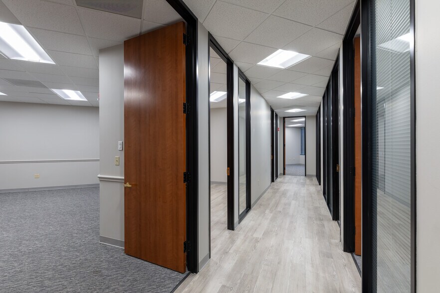 More Photos Of 14550 Torrey Chase Blvd, Houston Office For Lease