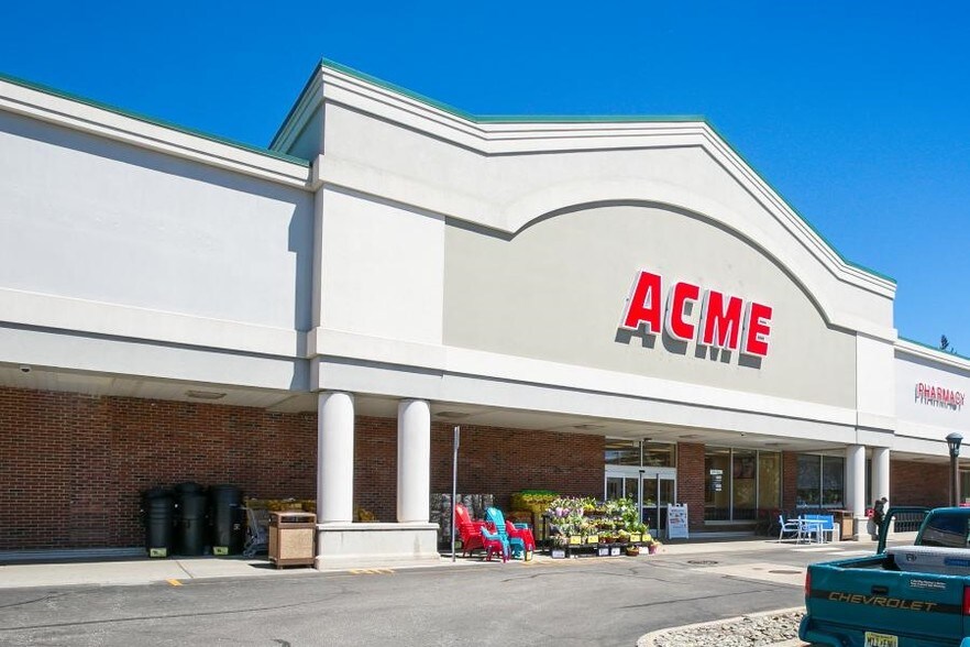 More Photos Of 455 State Rt 23, Wantage Supermarket For Lease