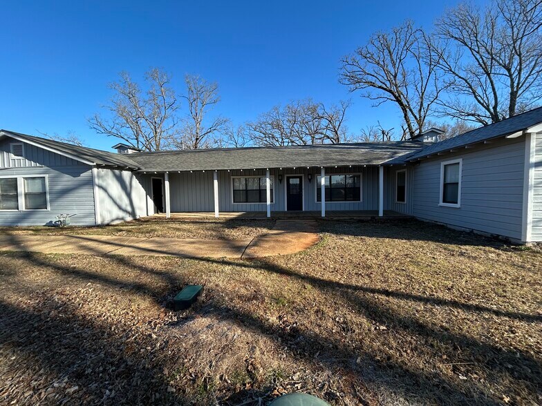 More Photos Of 2003 E US Highway 84, Palestine Office For Sale