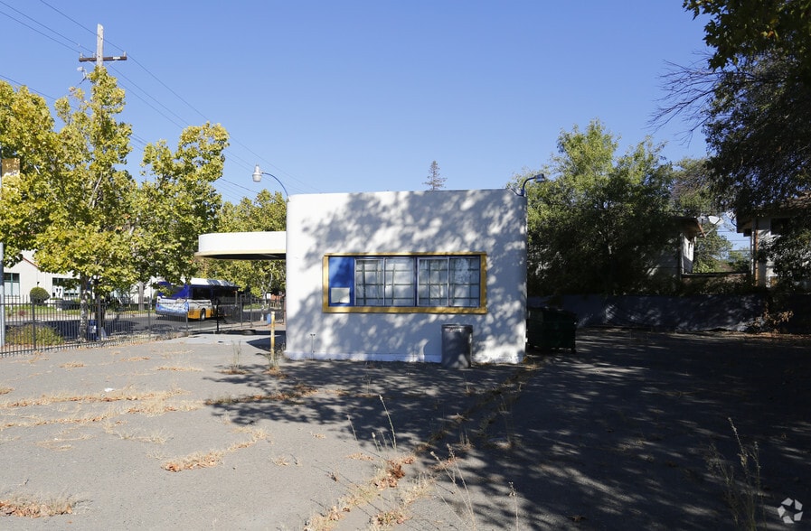 More Photos Of 3341 Stockton Blvd, Sacramento Auto Repair For Sale