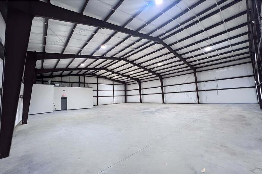 More Photos Of 18120 W Bellfort St, Richmond Warehouse For Lease