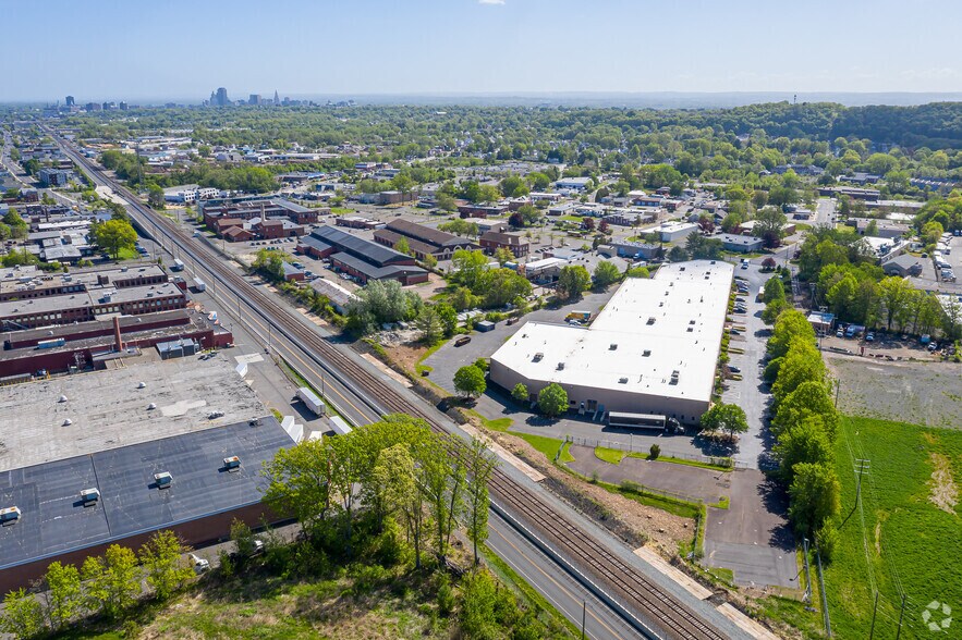 More Photos Of 141 South St, West Hartford Light Manufacturing For Lease