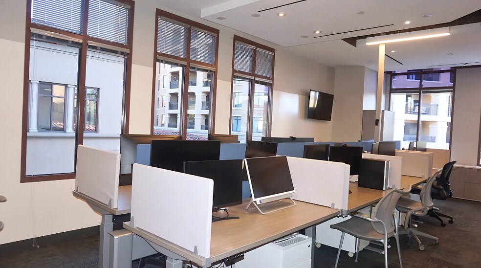 More Photos Of 7135 E Camelback Rd, Scottsdale Coworking Space