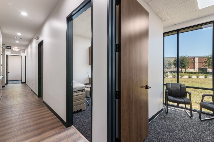 More Photos Of 7102 Tarrington Ave, Sugar Land Medical For Sale